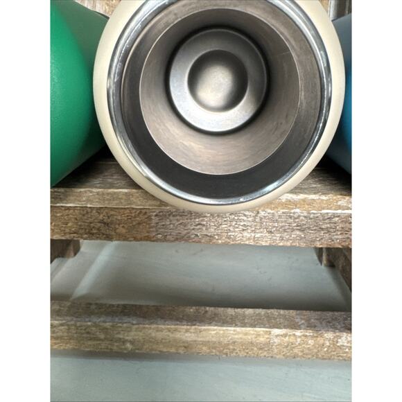 Set Of 3 Limited Edition 32oz Hydro Flask Escape Series Water Bottles - Picture 7 of 16